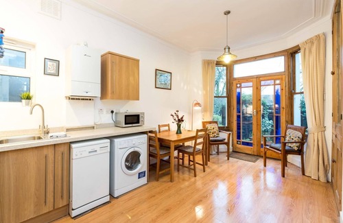 Telegraph Hill Apartment | NEW Stylish 1 Bedroom Flat With Garden London
