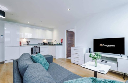Old Trafford Apartment | NEW! Stylish apartment, amazing location, sleeps 4