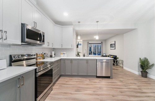 Southwest Edmonton House | New Stylish Townhouse Perfect For short or longer stays