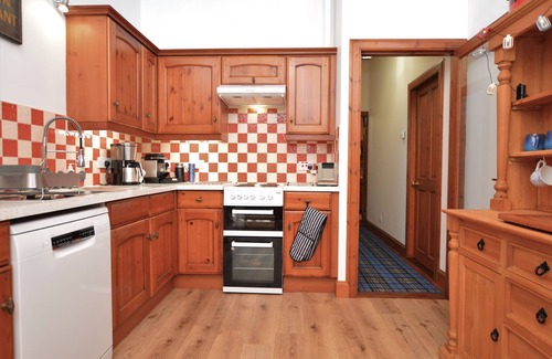 Cairnbaan House | NEW SUMMER 2023 - Cairnbaan, an inviting cottage, canal views, pet friendly