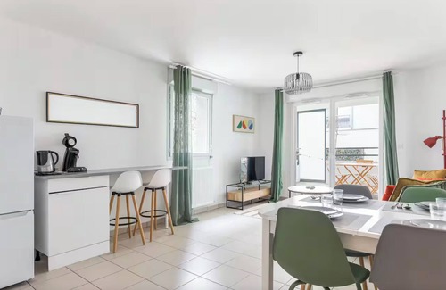 Fontaine-Bayonne-Cartoucherie Apartment | NEW! The 18: Secure & quiet 2-bed apt, terrace, parking, city center, near river