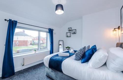 Wigan Apartment | NEW! The Acacia House Lodge - Modern & Stylish 3 Bed By Parydise Properties Ltd - Ideal for families or business stays!