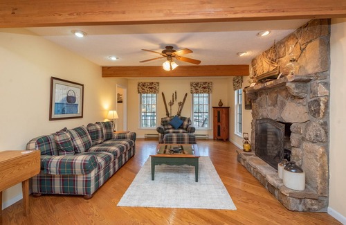 Swanton House | New! The Old Gold and Blue: Lake Area, Hot Tub, Fire Pit!