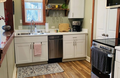Carencro Cottage | NEW! The Potters Cottage minutes from 1-49 and 1-10.