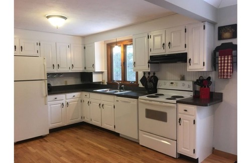 Eastham House | New to Home Away & VRBO! Comfortable Home Close to Nauset Light Beach