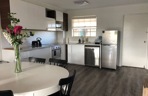 Manuka Apartment | New to VRBO: Modern 2BR Apartment/Parking in Griffith