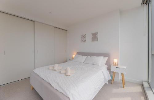 Melbourne Central Business District Apartment | NEW Top Floor L70 CBD Luxury Apt