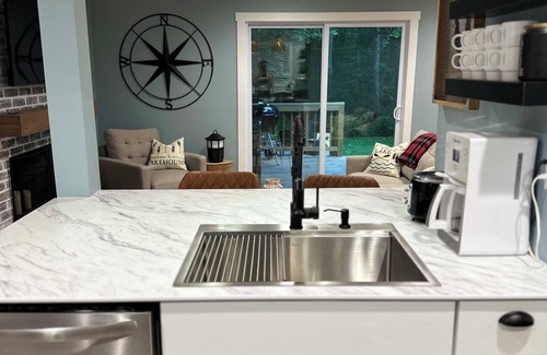 Union Pier Cottage | New! Updated cottage tucked away in a wooded area, close to everything
