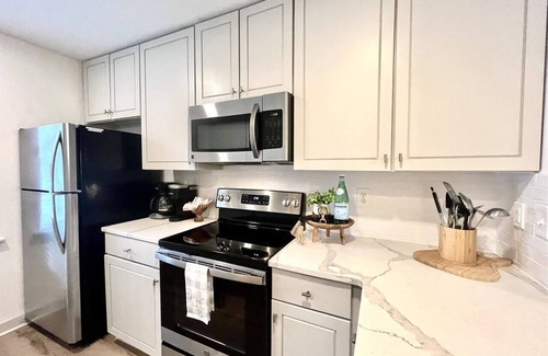 Oxford Condo | New! Walk to the Vaught from "The Rebel Stroll"!
