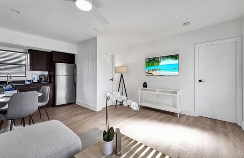 North Beach Apartment | New! Waves On Walnut # 6!