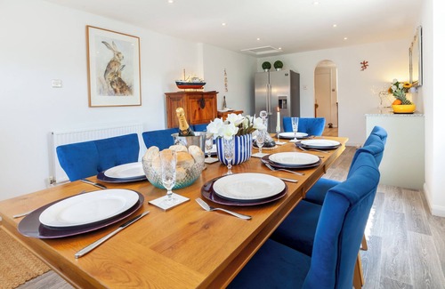 Winterton-on-Sea House | *NEW* White Horses, front-line Sea Views. Pet-Friendly. Walk to the Beach & Pub!