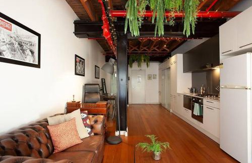 Darlinghurst Apartment | New York Warehouse by Sydney Dreams
