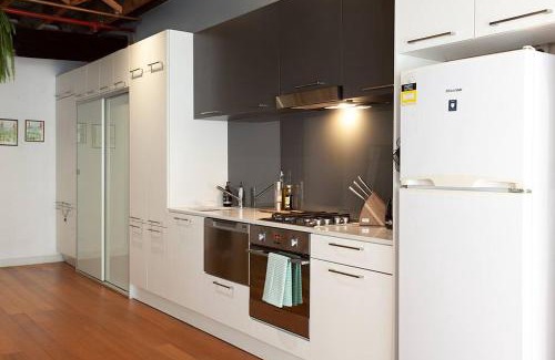Darlinghurst Apartment | New York Warehouse by Sydney Dreams