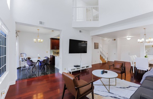 Townsend House | NEW4BR! Spacious house with Amazing backyard, BBQ & Games in superb San Jose