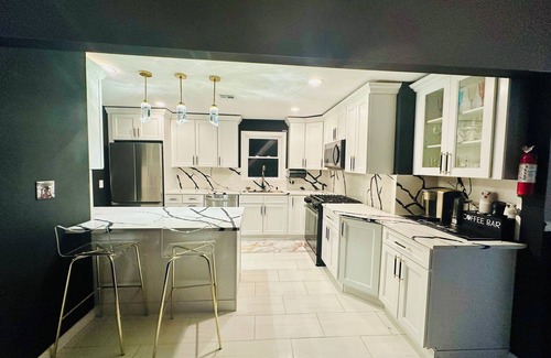 Weequahic Apartment | Newark airport Prudential center suite