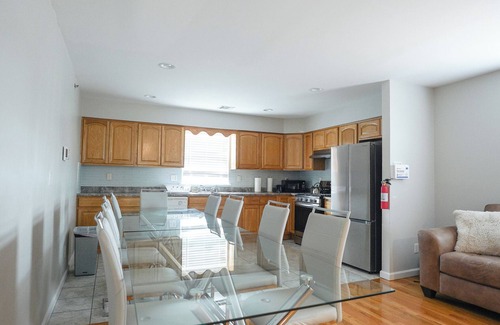 Newark Apartment | Newark Liberty Gem Brick House - Apt 3