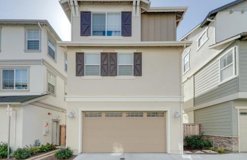 Newark House | Newark Retreat with Home Gym, Grill, Bicycles and More