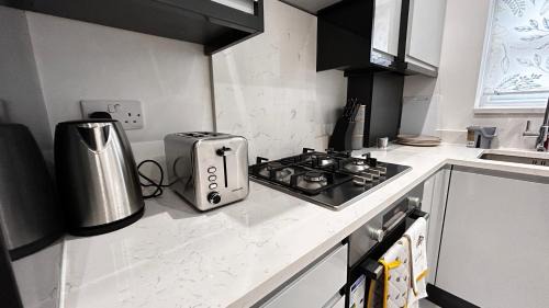 Rushmoor District House | Newbuild, 3 Bedroom house with free parking