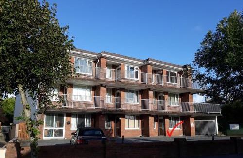 Roscoe Apartment | Newcastle Court