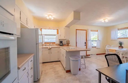 Decatur House | Newcastle Estate: 3 Bdrm Bungalow