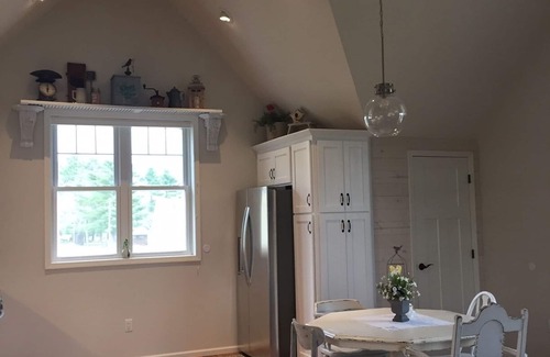 Harpers Ferry Apartment | Newer, spacious and clean cottage with river view!