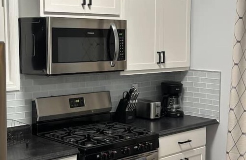 Schenectady Apartment | Newly 5 Star 2 Beds 1 Bath Perfect Short term Rental