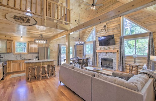 Lake Shore Estates House | Newly build private Home 3 min Castle Rock Lake, 30 min to Dells, Free Firewood