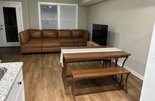 Warrensburg House | Newly built 3 level home 2 minute drive to UCM