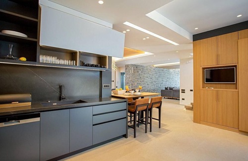 Agia Pelagia Villa | Newly Built 7 bedroom villa with heated pool
