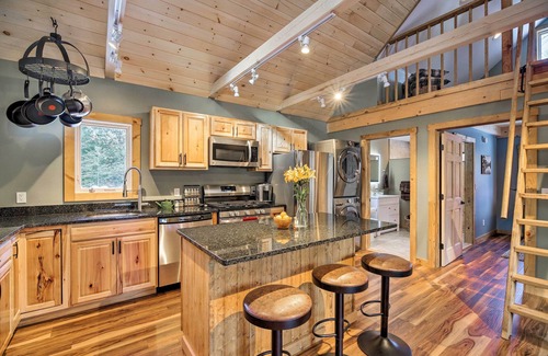 Morrisville Cabin | Newly Built Cabin w/Hot Tub - 16 Mi to Stowe Mtn!
