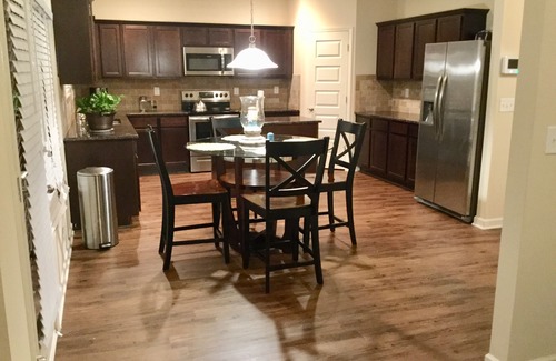 Covington House | Newly built Cozy Home Vacation for families or couples, the perfect getaway.