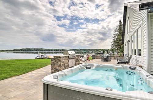 Jackson House | Newly Built Gilletts Lake Gem Dock and Hot Tub
