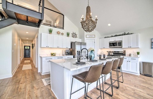 Jackson House | Newly Built Gilletts Lake Gem Dock and Hot Tub
