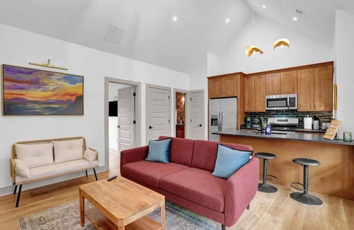 East Memphis House | Newly Built Guest House Next to Liberty Bowl