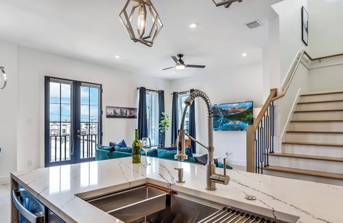South Central Houston House | Newly Built Home - 2 Min to Downtown- Fenced Yard - Garage Access