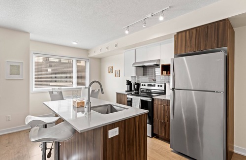 Aldershot House | Newly Built Home ~ Burlington ~ Comfort ~ Cozy
