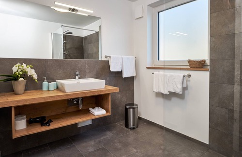 Bitzenhofen Apartment | Newly built, modern 3-room luxury apartments near Lake Constance
