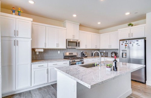 Tracy House | Newly Built Tracy Home w/Backyard + Pool Access!