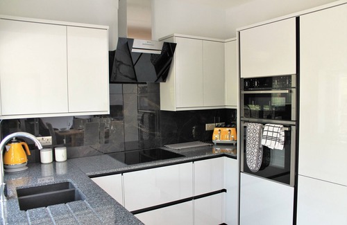 Dursley House | Newly converted pigsty with amazing views. One small dog welcome.