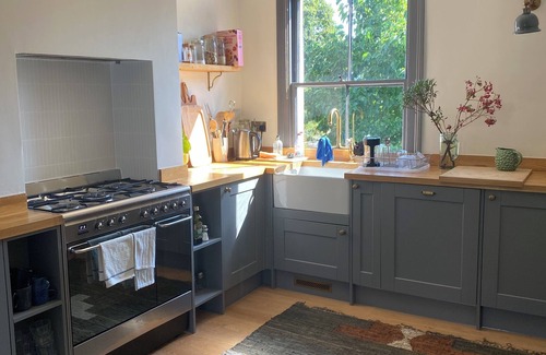 The Lane Apartment | Newly done 2-bed, 2-bath flat in Peckham, SE London.