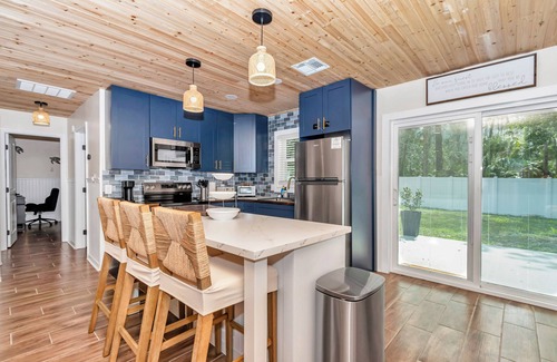 Crystal River House | Newly Furnish house in Crystal River. Minutes away from downtown and springs.