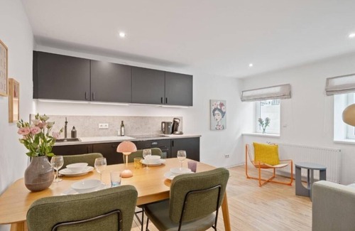 Eimsbuettel Apartment | Newly furnished apartment for up to 5 people