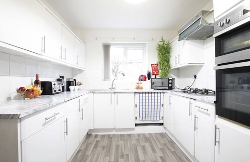 Didsbury House | Newly-furnished, Detached 4 bedroom Didsbury home