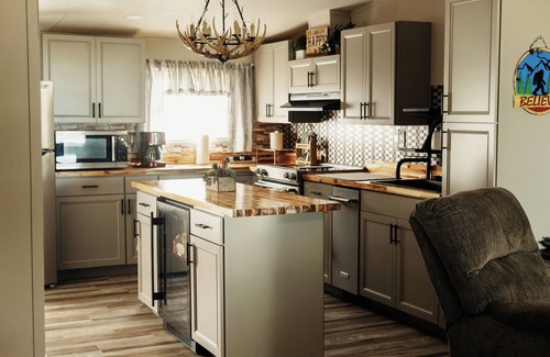 Cedar Bluff Cabin | Newly listed! Cozy hideaway on Weiss Laken with private dock and kayaks!