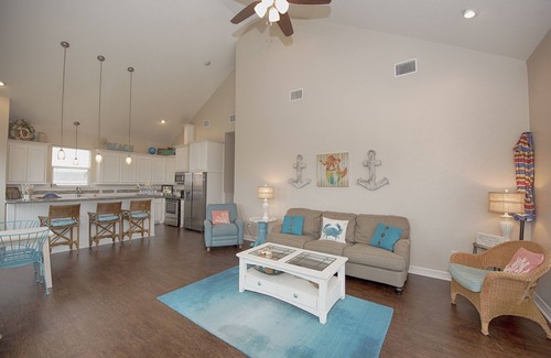 Surfside Beach House | Newly painted 4 Bed, 4 bth lux beach house + hot tub is steps to beach & lake