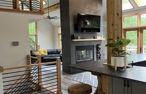 Nellysford House | Newly Rebuilt Home - Hot Tub - Sauna - Sleeps 14