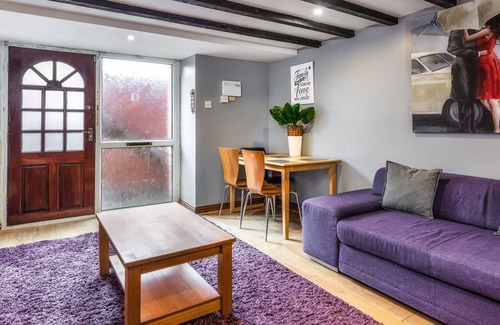 Heaton Apartment | Newly Refurbished Newcastle Apartment Sleeping 18 People Comfortably