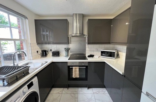 Abingdon Apartment | Newly Refurbished 2 BR Flat by Prescott Apartments