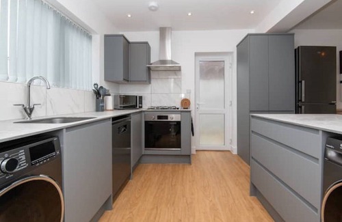 Severn Beach House | Newly Refurbished Gem | Perfect | Alexa | Sleeps 6