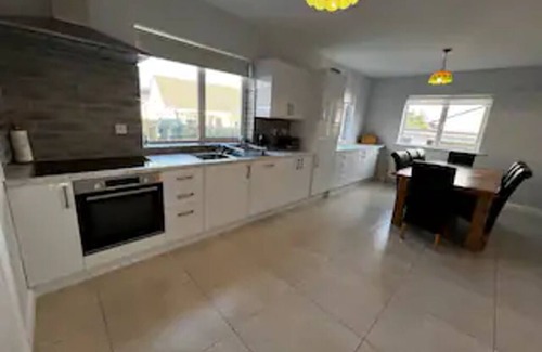 Lecemy House | ★Newly Refurbished | Group Retreat | Walk to Town